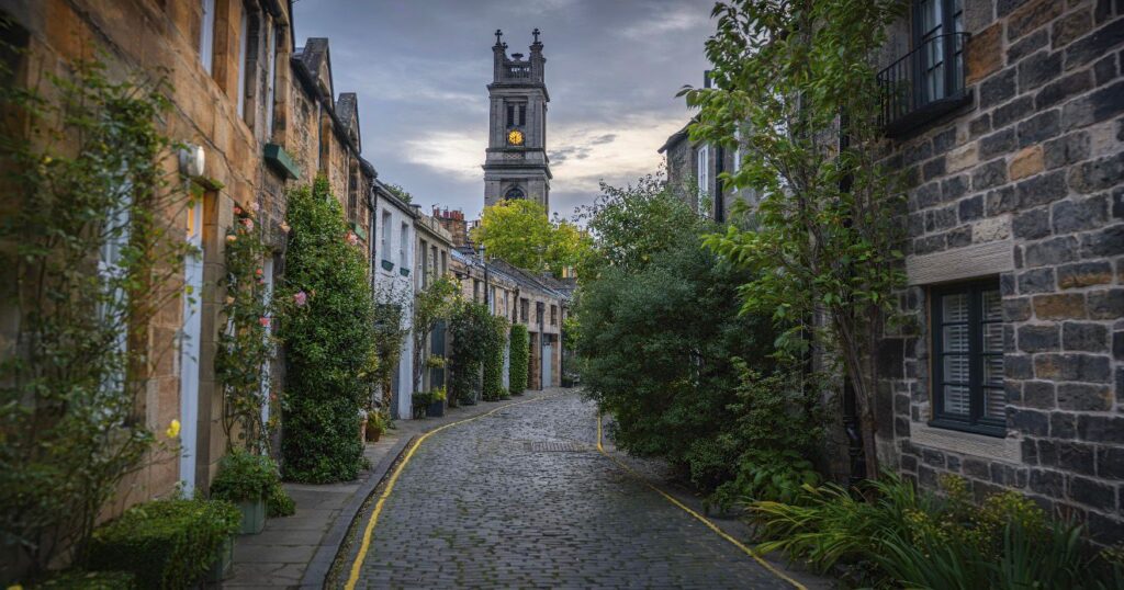 12 Hidden & Best Photo Spots in Edinburgh (Secret Instagram Locations 2026)