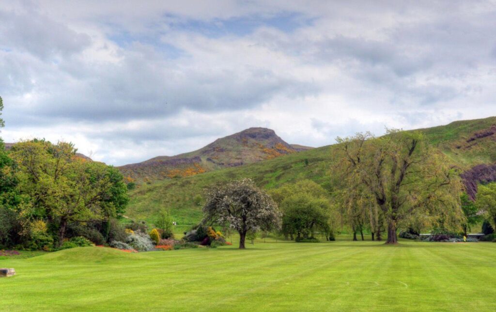 12 Hidden & Best Photo Spots in Edinburgh (Secret Instagram Locations 2026)