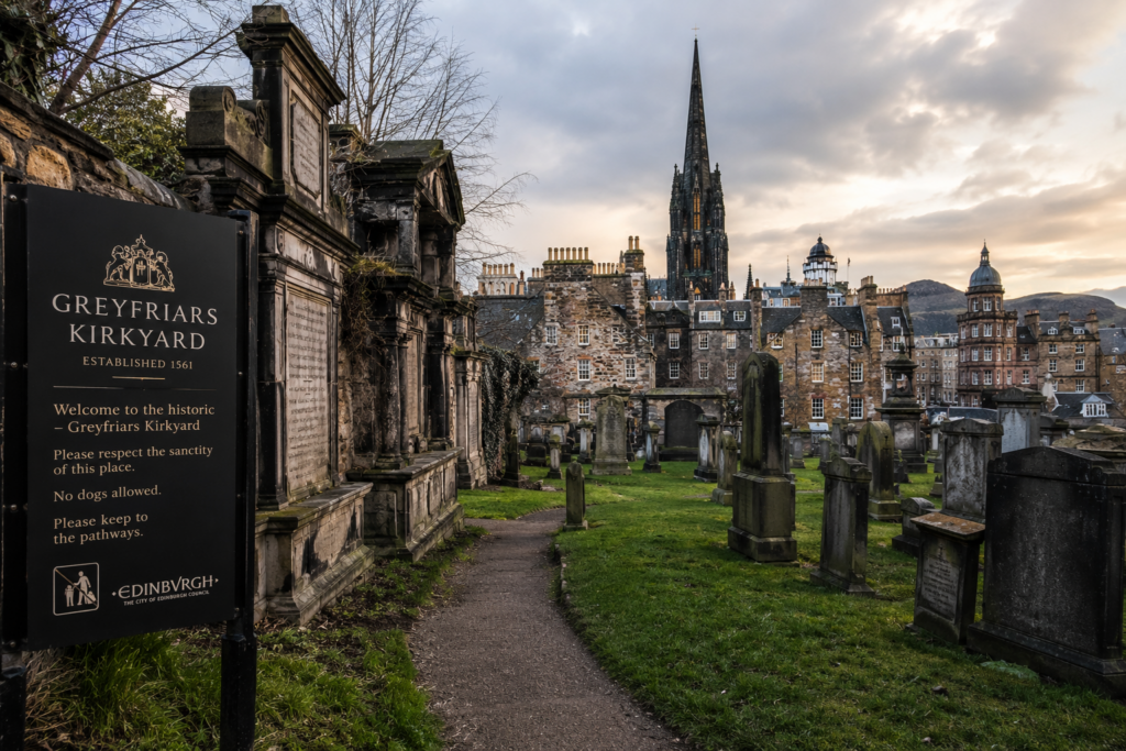 Greyfriars Kirkyard – The Famous Tom Riddle Grave
